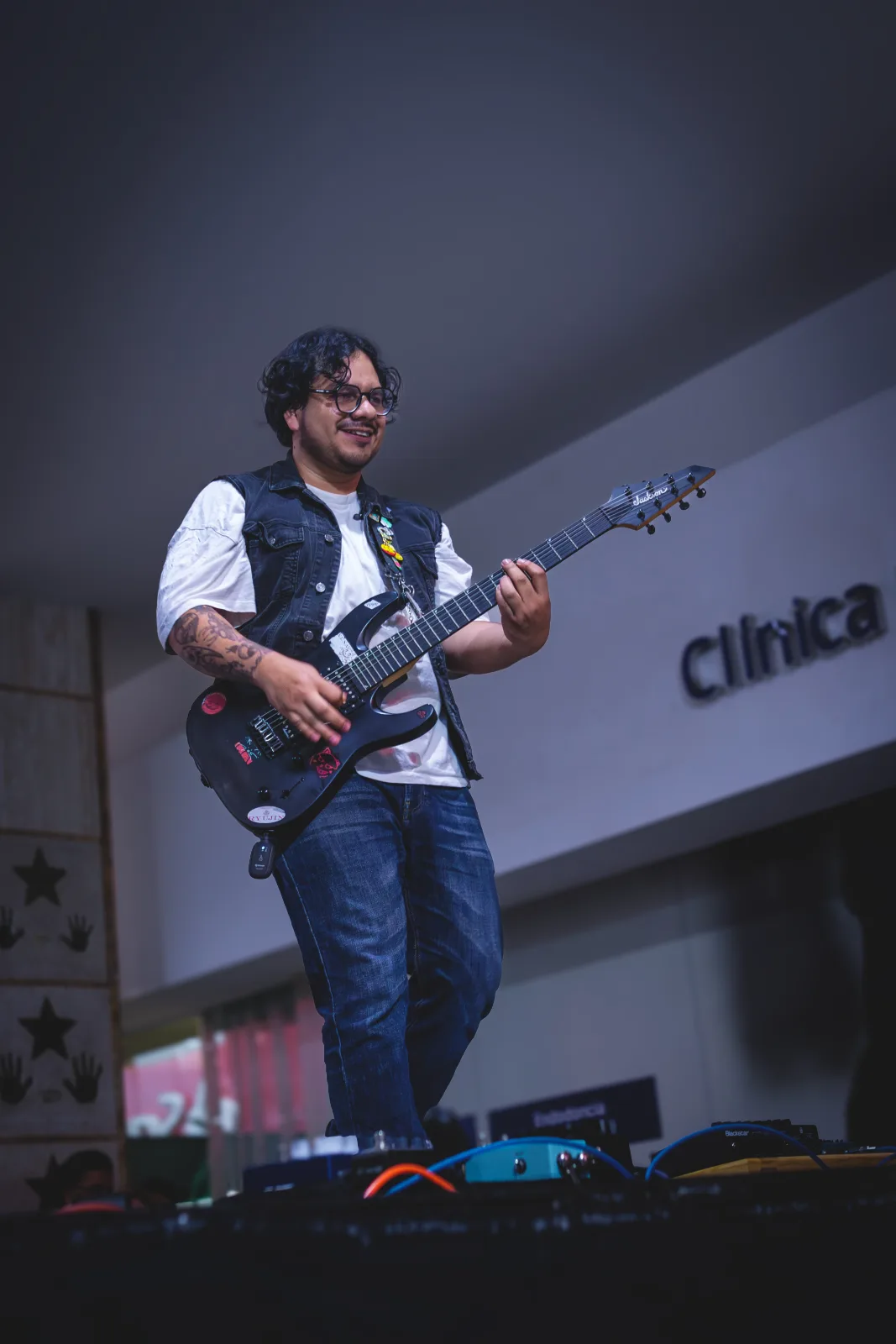 Eddie- Guitarra ritmica/secuencias